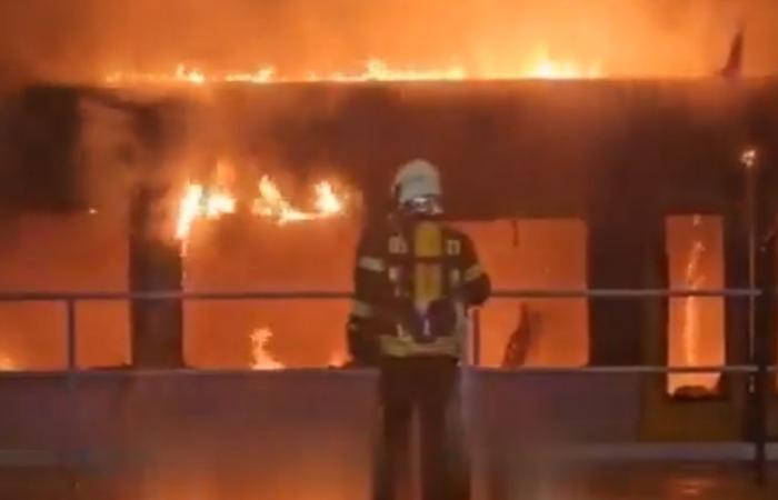 VIDEO. Ein Regionalzug gerät in einem Bahnhof völlig in Brand: Fünf Fahrgäste in Berlin in letzter Minute evakuiert