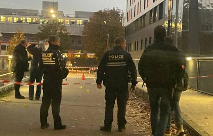 Nach den Messerangriffen, bei denen in Rennes ein Mann ums Leben kam, ergab sich ein 18-jähriger Mann