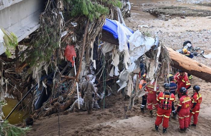 Überschwemmungen in Spanien: Die Zahl der Todesopfer steigt weiter auf mindestens 213 Tote, erwartete König Felipe vor Ort