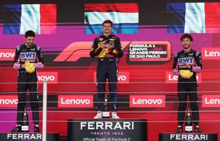 Max Verstappen gewinnt den Großen Preis von Brasilien nach einem chaotischen Rennen, beide Alpines auf dem Podium