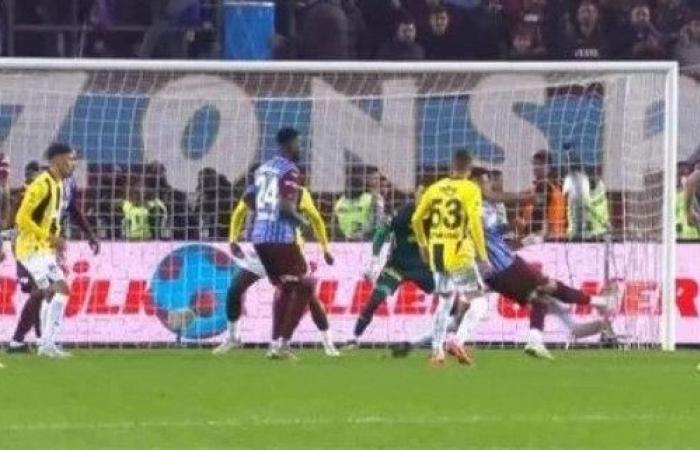 Liegt ein Foul im Tor von Trabzonspor gegen F.Bahçe vor? Hier sind alle umstrittenen Positionen