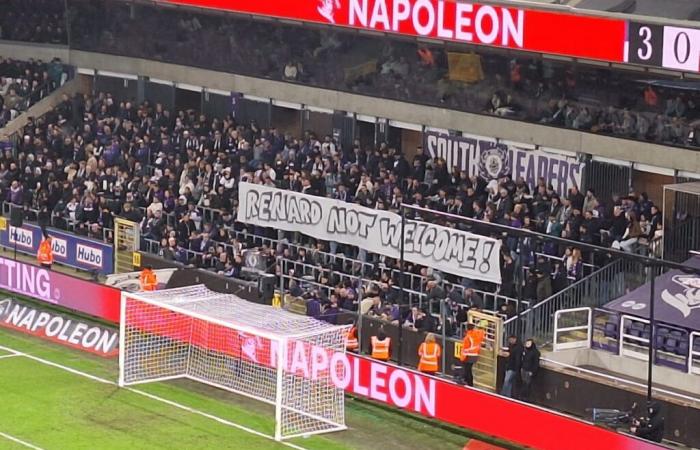 „Wouter buiten“ und Anti-Renard-Banner trotz des großen Sieges: Die Ultras von Anderlecht wurden vom Rest der Fans ausgebuht! – Alles Fußball