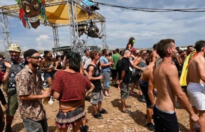 DRINGEND – Rennes – Bei Zusammenstößen zwischen Teilnehmern einer illegalen Rave-Party und Reisenden heute Morgen wurden einem vorläufigen Bericht zufolge mindestens 14 Personen verletzt