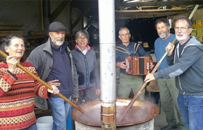 Für dieses uralte Rezept wechseln sie sich 24 Stunden lang ab