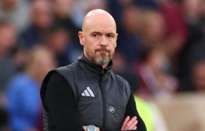 Ten Hag begrüßt die Fans nach dem Verlassen