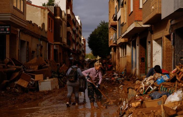 Überschwemmungen in Spanien | Die Suche geht weiter, starker Regen trifft Barcelona