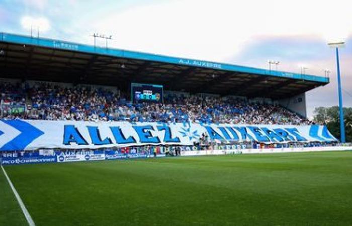 Ein Polizist wurde am Rande des Fußballspiels Auxerre-Rennes geschlagen, drei Fans wurden festgenommen