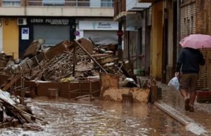 die beeindruckenden Bilder des Flughafens Barcelona, ​​wiederum unter strömendem Wasser