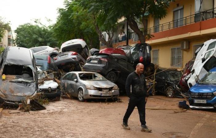 Spanien: Durchsuchungen gehen weiter, Barcelona wiederum unter Regengüssen