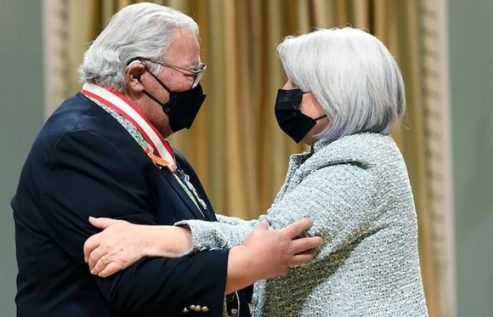 Tod des ehemaligen indigenen Senators Murray Sinclair: der Verlust eines Riesen | Das tragische Schicksal der Opfer von Internatsschulen für Aborigines