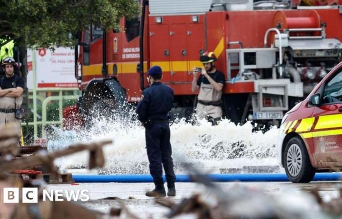 Spanische Rettungskräfte durchsuchen Tiefgarage, während Barcelona erneut von Überschwemmungen heimgesucht wird