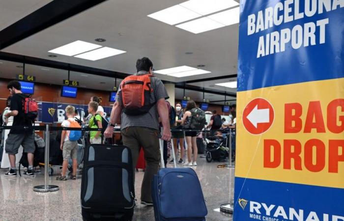 Überschwemmungen in Spanien: Flughafen Barcelona teilweise unter Wasser, rund fünfzig Flüge gestrichen (Videos)