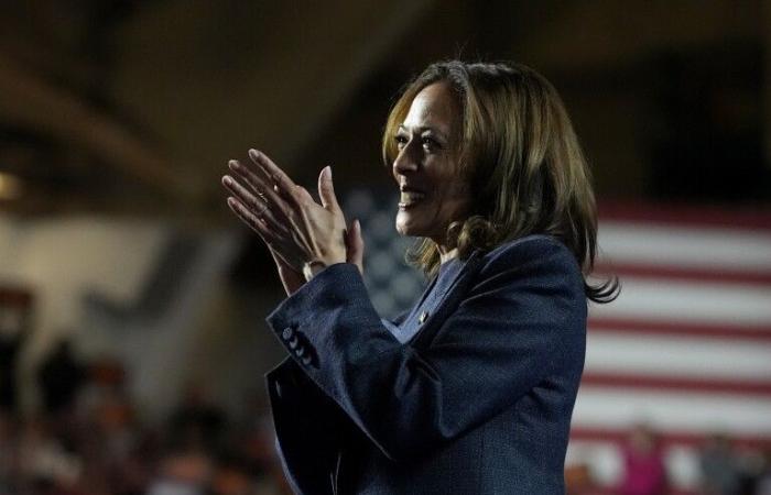 Kamala Harris und Donald Trump machen am letzten Tag vor dem Wahltag einen wütenden Vorstoß