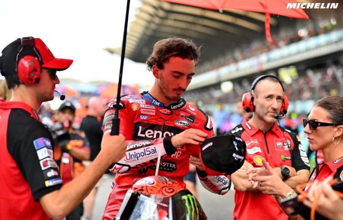 MotoGP Malaysia J3, Nachbesprechung Francesco Bagnaia (Ducati/1): „Ich bin ein gesunder Kerl, ein echter Sportler, also mag ich so etwas nicht“ usw. (Gesamtheit)