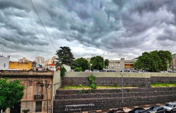 Der Regen hat bereits Einzug gehalten und in einigen Abschnitten der AMBA strömt es in Strömen