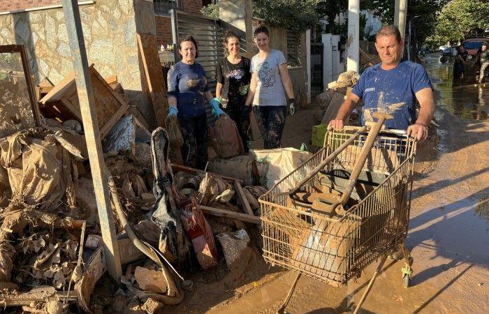 Spanier bewerfen König wegen verpatzter Flutkatastrophe mit Schlamm