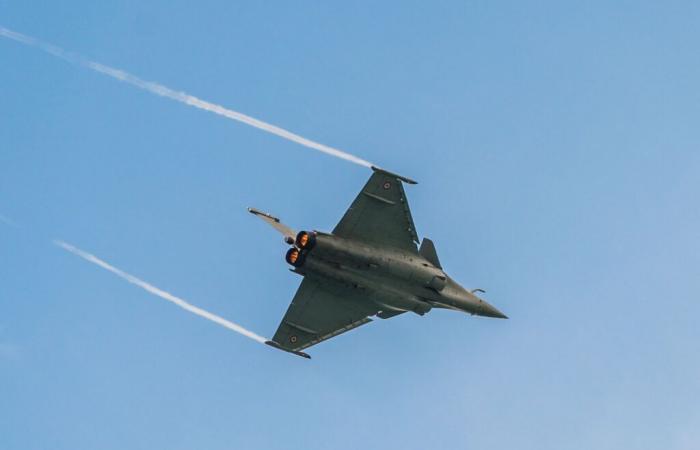 F1-Pilot Charles Leclerc steuert den Rafale-Jet der französischen Luftwaffe