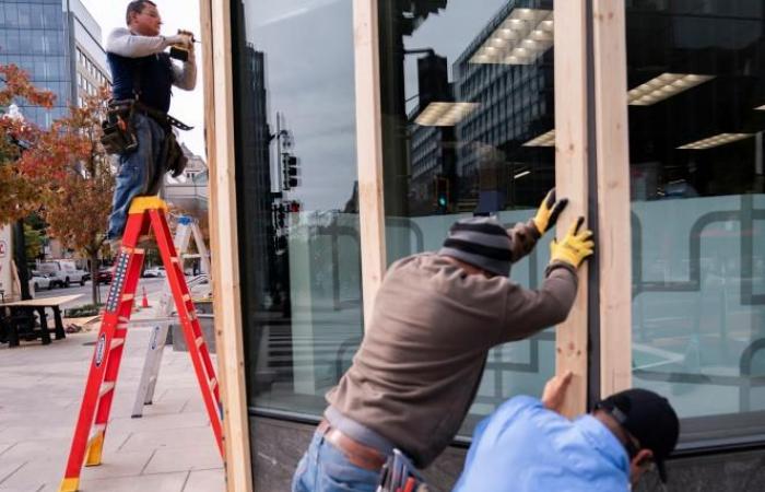 Washington verbarrikadiert sich aus Angst vor Unruhen am Wahltag (Fotos)