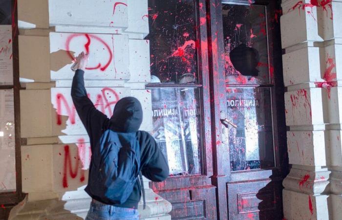 Tausende Serben protestieren in Novi Sad gegen den tödlichen Einsturz einer Bahnhofsmarkise