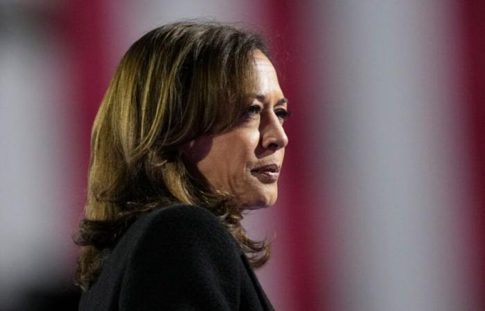 Kamala Harris liegt in unserer endgültigen Wahlprognose knapp vorn