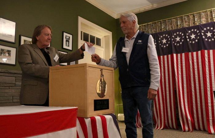 Dixville Notch, New Hampshire: Harris und Trump stimmen in der Mitternachtsabstimmung zum Auftakt des Wahltags gleich