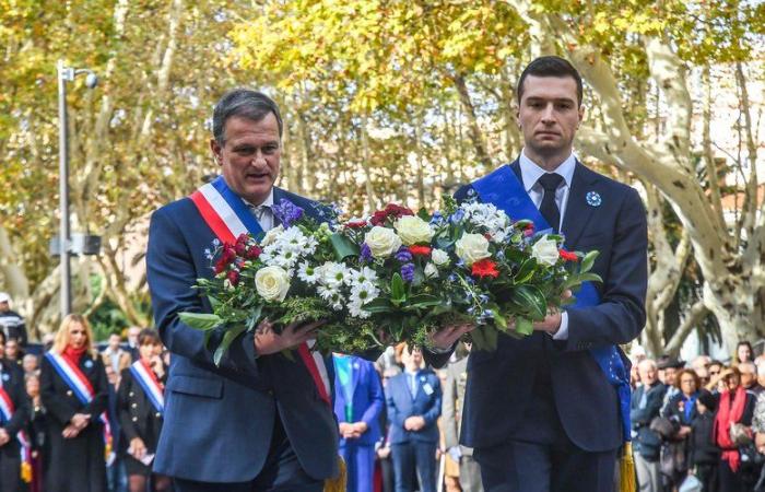 Jordan Bardella an der Seite von Louis Aliot bei der Zeremonie am 11. November in Perpignan, wo er sein Buch signieren wird