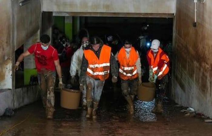 Überschwemmungen in Spanien: Mindestens 219 Tote, Sánchez stellt umfangreichen Hilfsplan vor