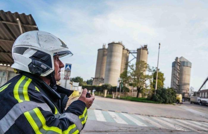 In einer Zementfabrik in Beaucaire: Ein Stromausfall verursacht einen Großbrand in einem Kohlesilo, der Einsatz der Feuerwehr ist noch im Gange