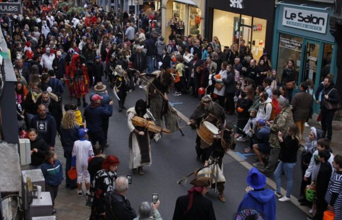 Halloween in Bernay. Mit 25.000 Teilnehmern war das Samhain-Fest ein Erfolg