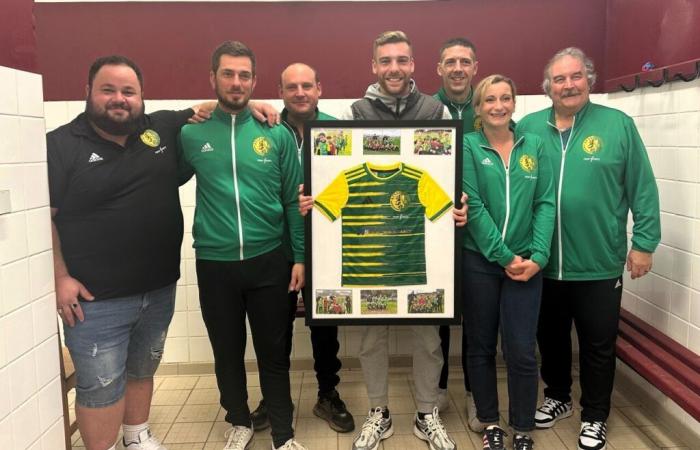 Fußball. Ein symbolträchtiger Spieler des FC Rouen, Sponsor eines Clubs in Eure