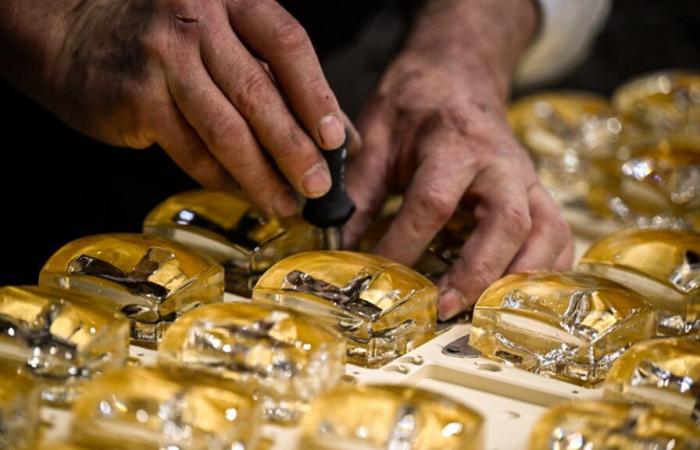 ein neuer Reliquienschrein für die Dornenkrone in der Kathedrale Notre-Dame