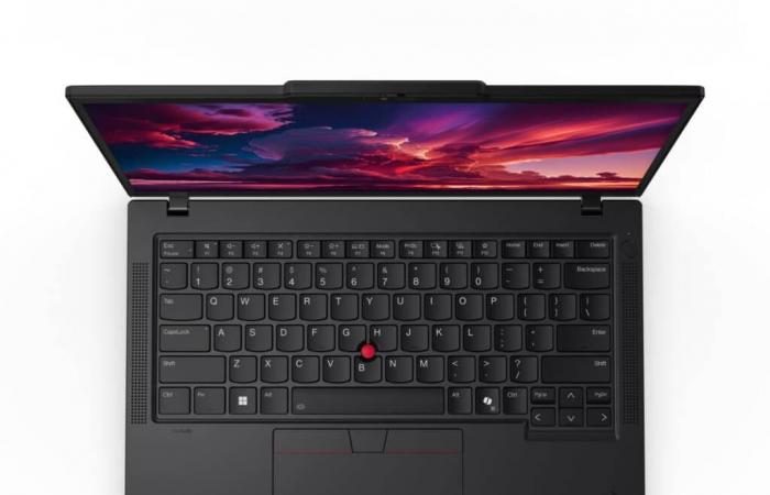 Aktion 999 € Lenovo ThinkPad P14s Gen 5 (21ME000RFR), leicht zu transportierender 14-Zoll-Multimedia-Laptop-PC AMD Ryzen 7 8840HS RAM 32 GB SSD 1 TB ohne Windows