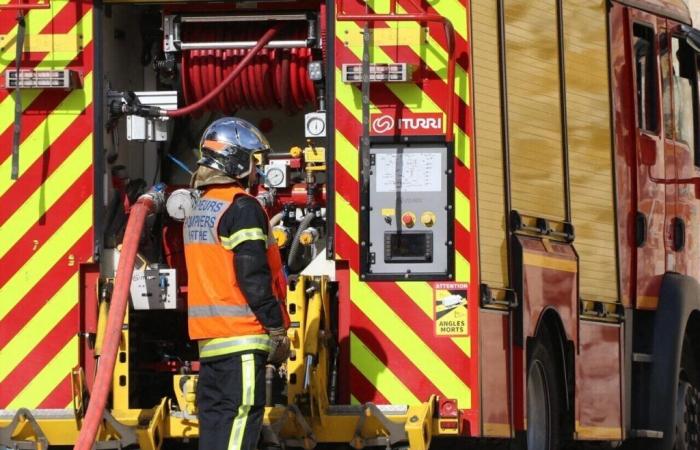 Großbrand auf einem Industriegelände im Gard. Feuerwehrleute bleiben in Alarmbereitschaft: Was wir wissen