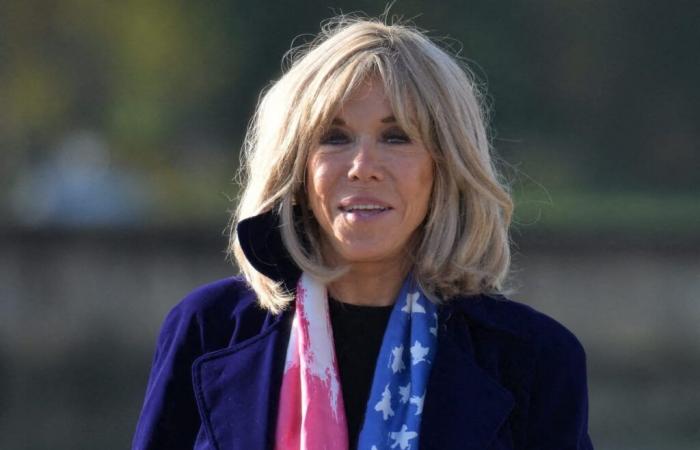 Brigitte Macron zeigt sich in einem Outfit, das „Gold wert“ ist