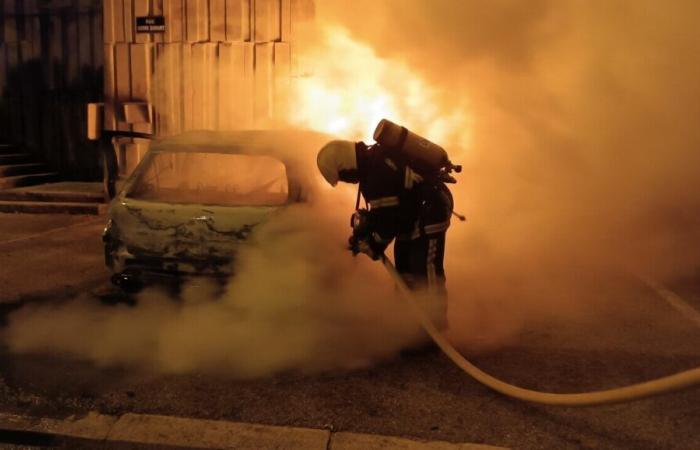 In diesem Stadtteil von Alençon wurde gestern Abend zweimal die Feuerwehr alarmiert: Vier Autos brannten