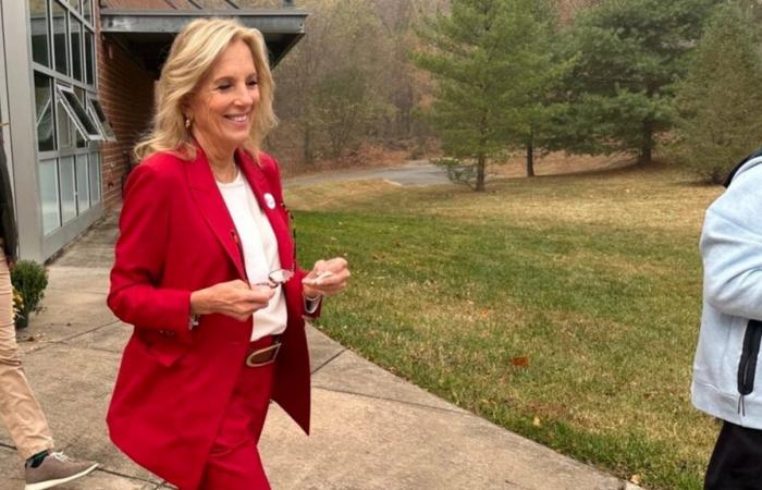 „Wen hat Jill Biden gewählt?“: Das „MAGA Red“-Wahltagsoutfit der First Lady versetzt die sozialen Medien in Aufruhr | Im Trend