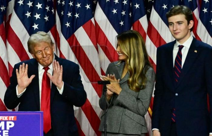 Die Größe von Barron Trump sorgt im Internet für Aufregung, als der 18-Jährige in Florida seinen Vater Donald und seine Mutter Melania überragt