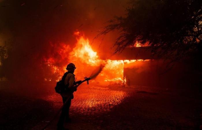 Tausende Menschen sind vom „Mountain Fire“ in der Nähe von Los Angeles bedroht