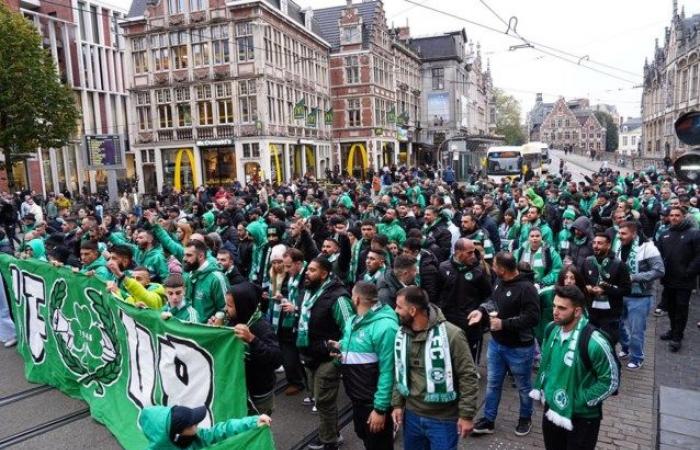 Tausend Zyprioten feiern auf dem Korenmarkt: „Kennen Sie hier einen guten Schokoladenladen?“ (Gent)