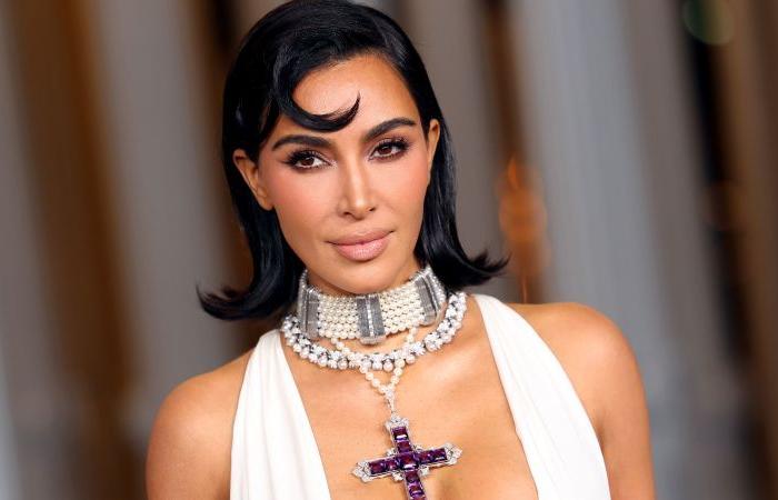 Kim Kardashian gibt der berühmten Kreuzkette von Prinzessin Diana ihren ersten öffentlichen Auftritt