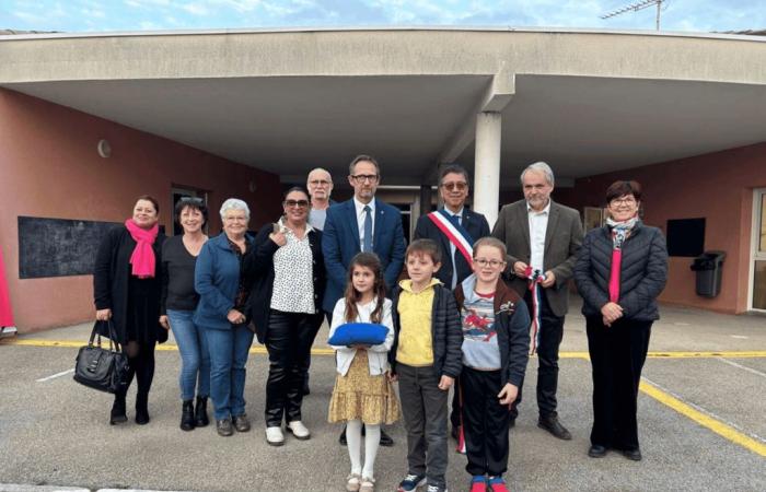 La Rouvière verfügt über eine Schule mit geringem Verbrauch