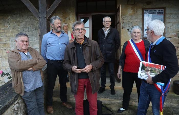 Dorfbewohner der Dordogne stoppen eine öffentliche Versammlung rund um ein Windprojekt