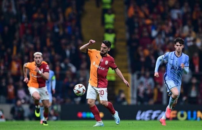 Tolles Tor von Yunus Akgün im Spiel Galatasaray – Tottenham! Osimhen gelang eine Premiere in seiner Karriere