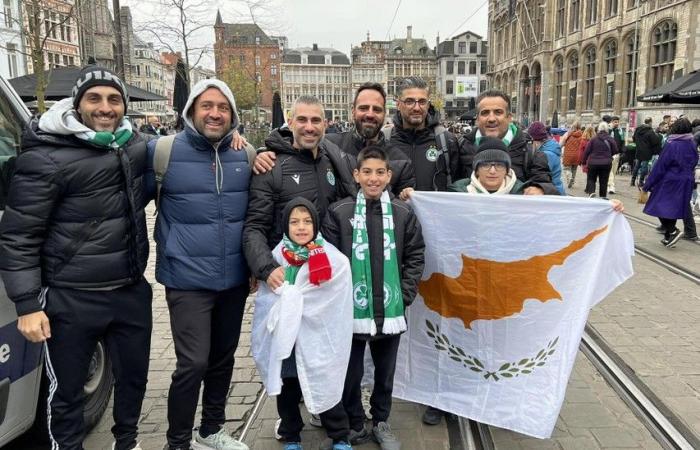 Tausend Zyprioten feiern auf dem Korenmarkt: „Kennen Sie hier einen guten Schokoladenladen?“ (Gent)