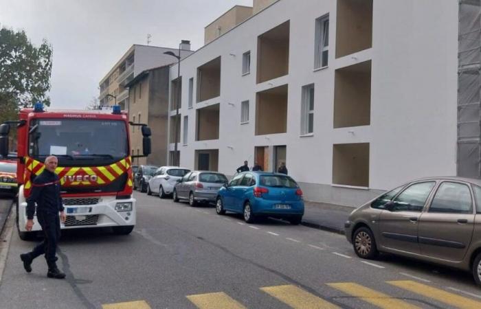 Feuerwehrleute greifen nach einer Explosion in Valencia ein