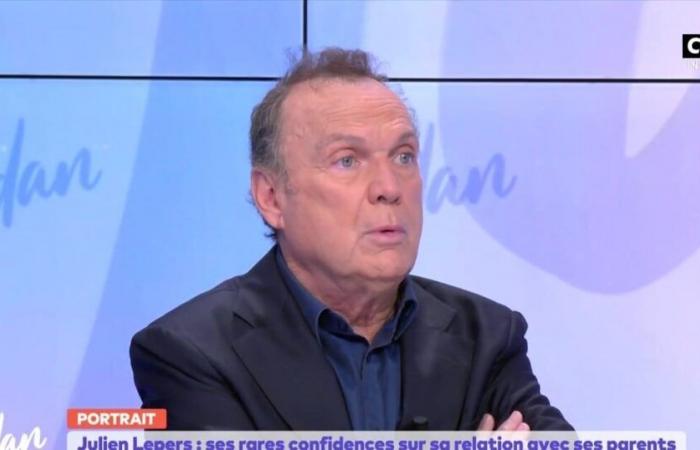 „Ich stand ihm sehr nahe…“: Julien Lepers wurde von Claude François, seiner überraschenden Offenbarung, „aufgegriffen“.