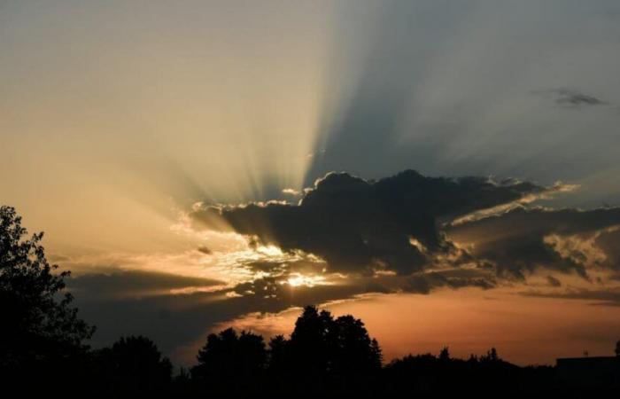 Wolken und mildes Wetter, vor der Ankunft des Mistrals