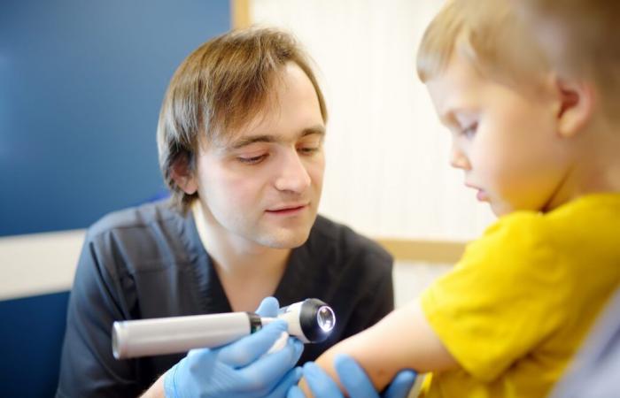 Kleiner Junge hat Nackenschmerzen, Ärzte versäumen die Diagnose wegen Videospielen