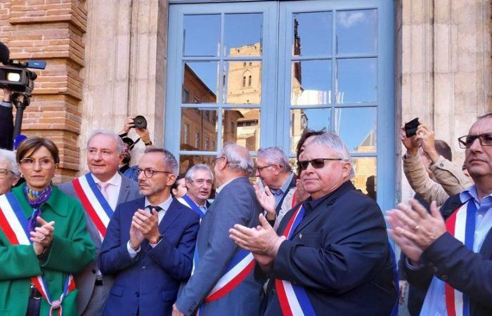 Toulouse: Mehr als hundert Bürgermeister der Haute-Garonne demonstrieren vor der Präfektur gegen Haushaltskürzungen