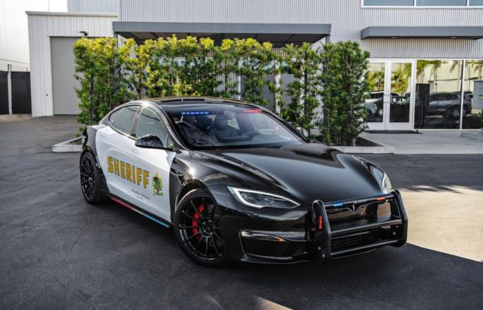 Die neue Waffe des Sheriffs von Los Angeles erreicht 320 km/h!